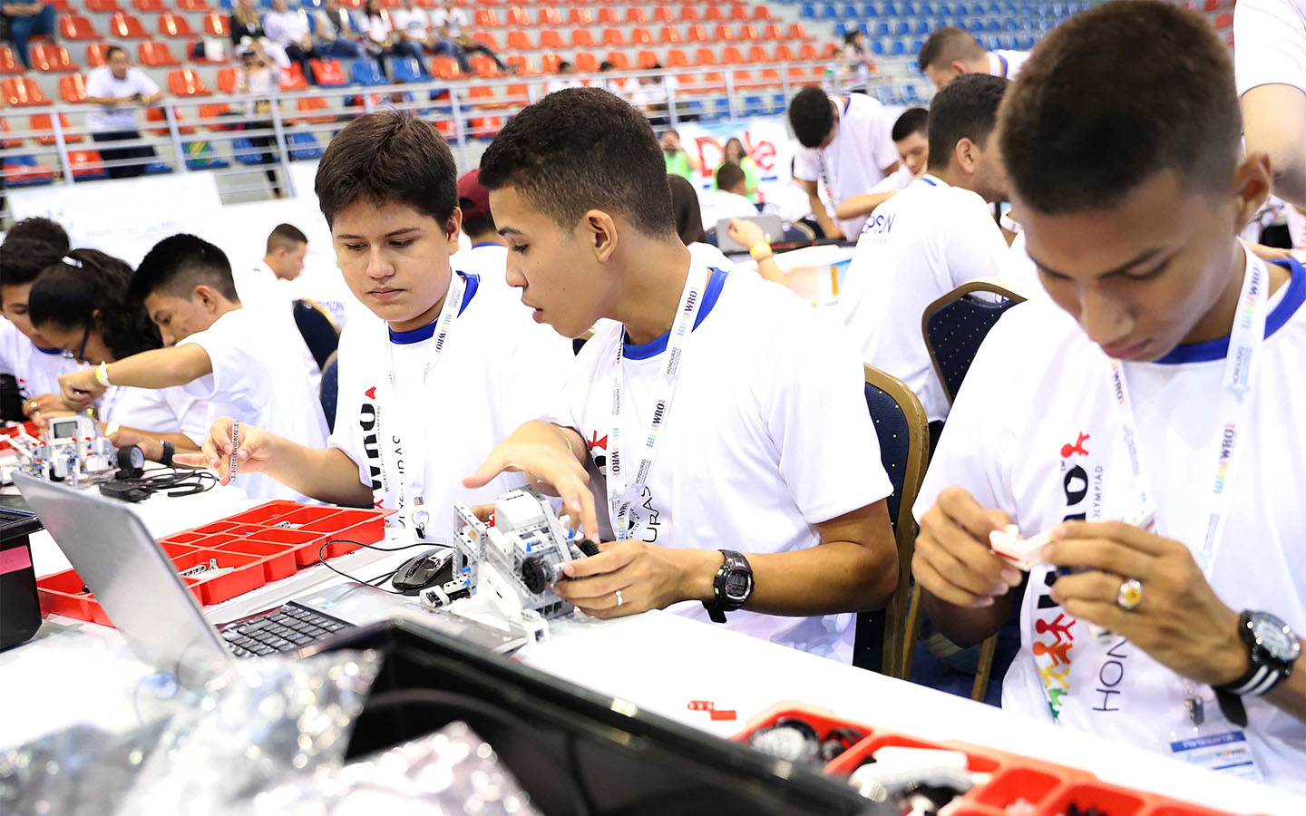 Estudiantes hondureños participan en Olimpiada Nacional de Robótica