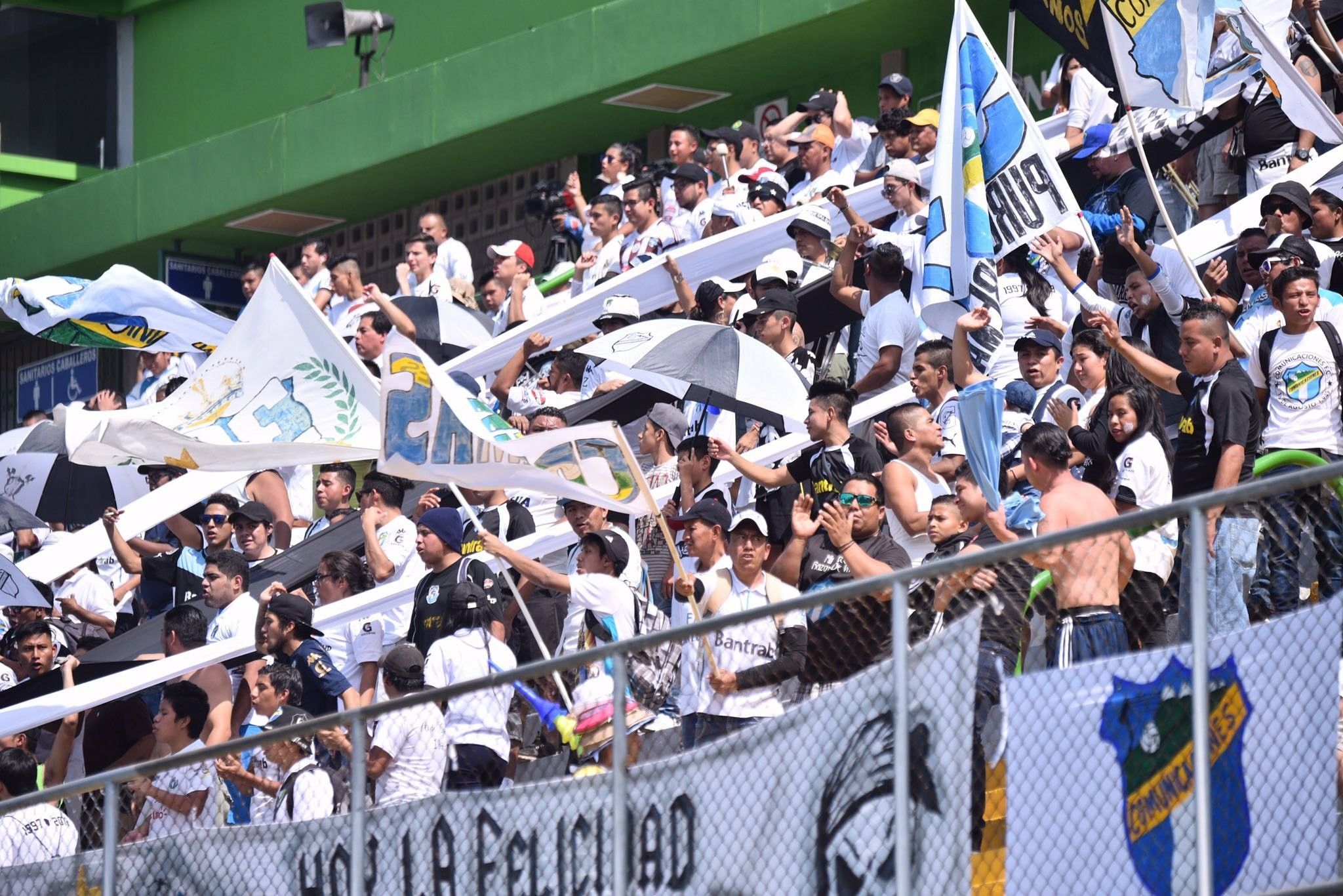 Hinchas del Comunicaciones agradecen a la barra ‘Ultra Fiel’ del Olimpia