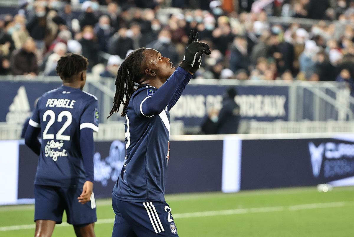 Alberth Elis marca doblete con el Burdeos frente al Lille en la Ligue 1