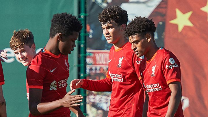 Hijo de Maynor Figueroa asciende a la Sub-18 del Liverpool