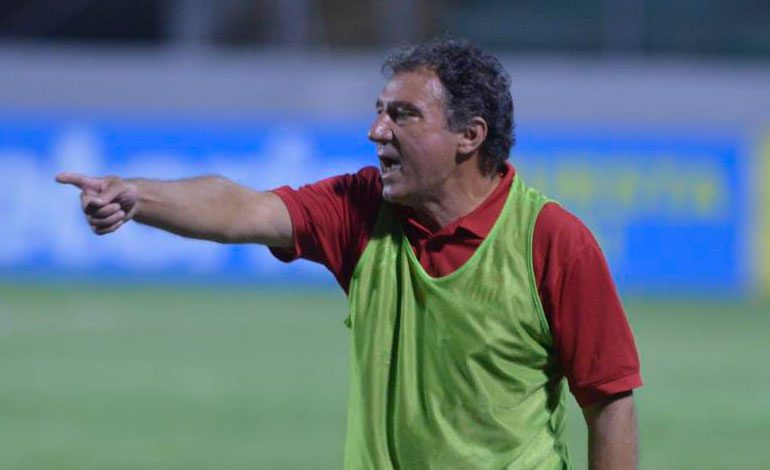 Club Deportivo Vida renueva al entrenador portugués Fernando Mira