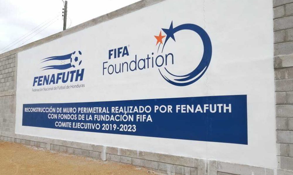 Fenafuth reconstruye muro perimetral del Estadio Marcelo Tinoco en Danlí