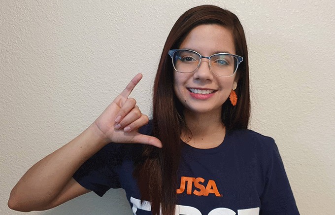 La Universidad de Texas UTSA, destacó a la hondureña Abi Cáceres