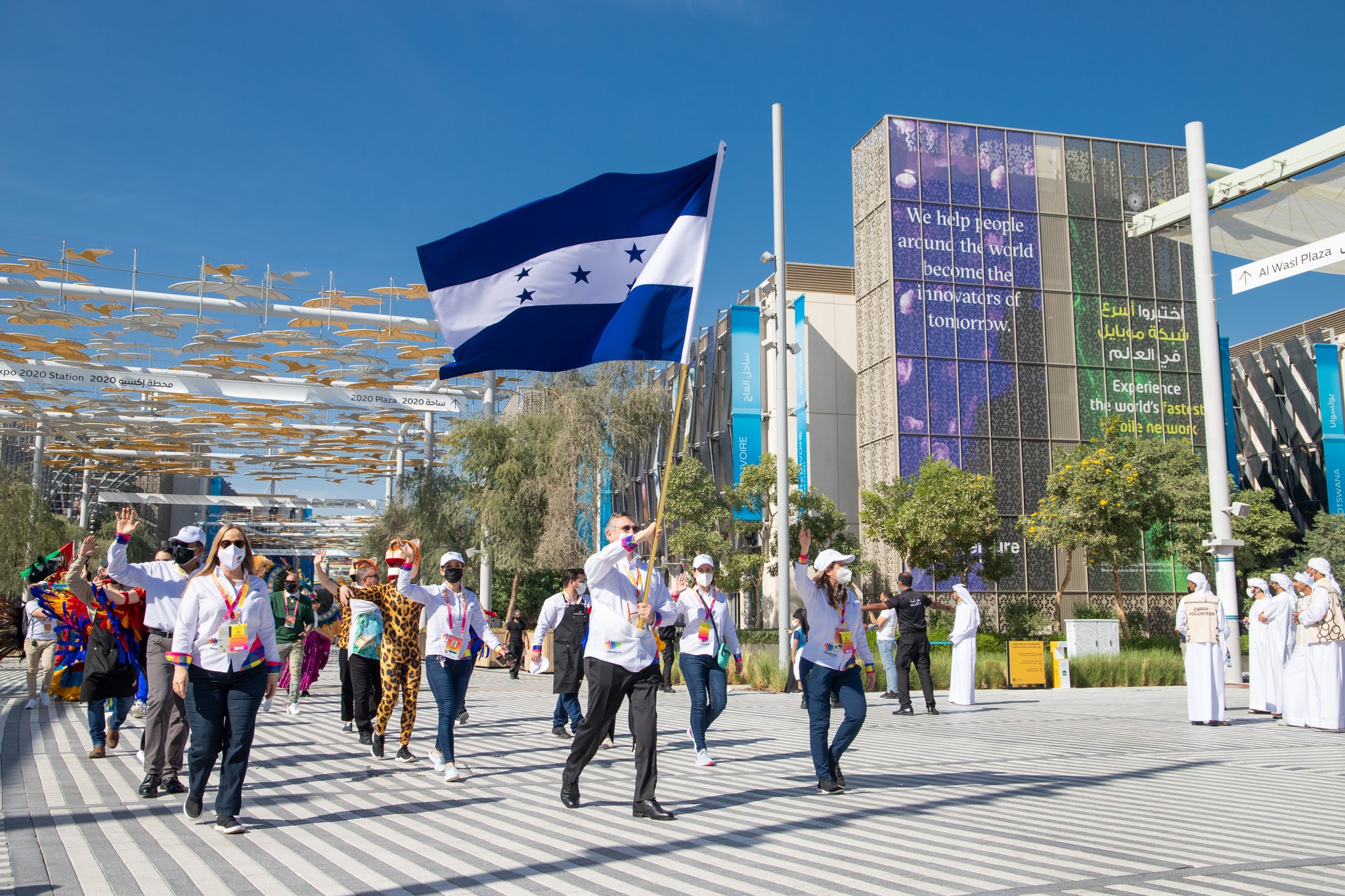 Celebran el Día Nacional de Honduras con desfile en la Expo Dubái