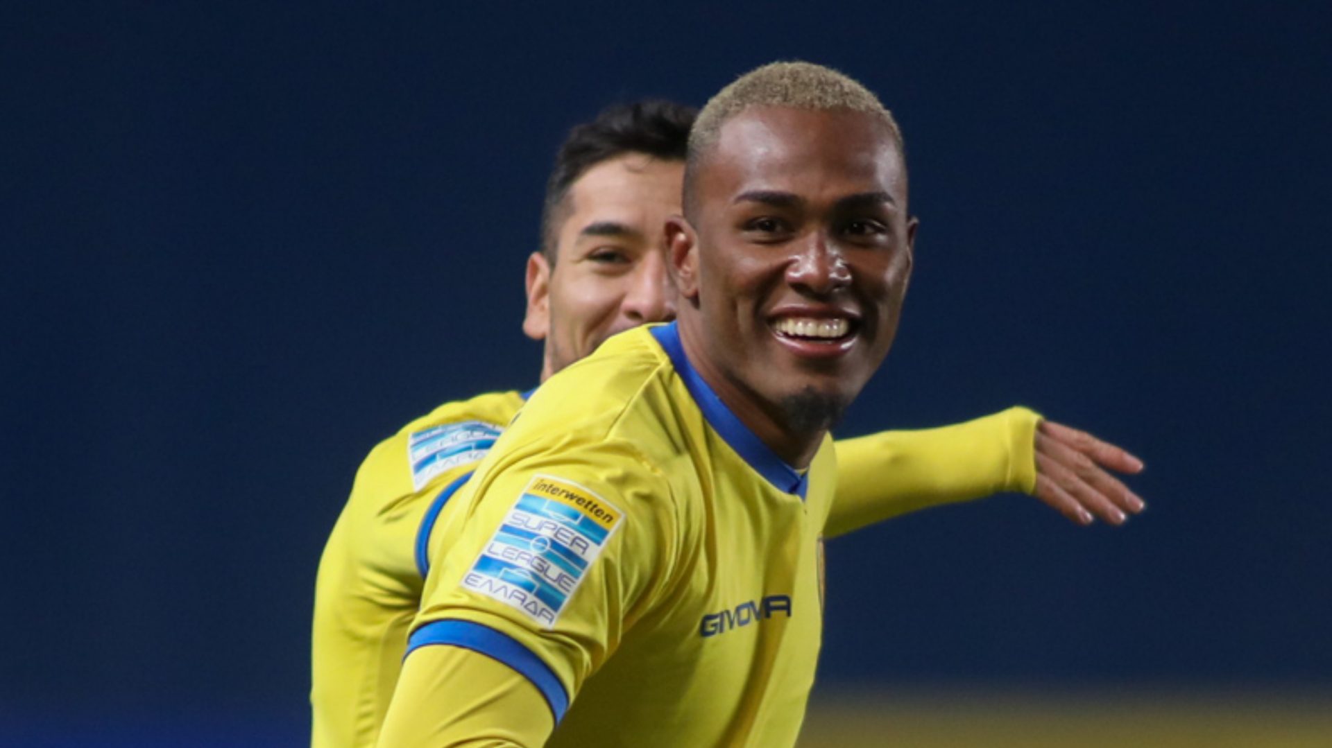 Deiby Flores marca golazo de tijera con el Panetolikos de Grecia