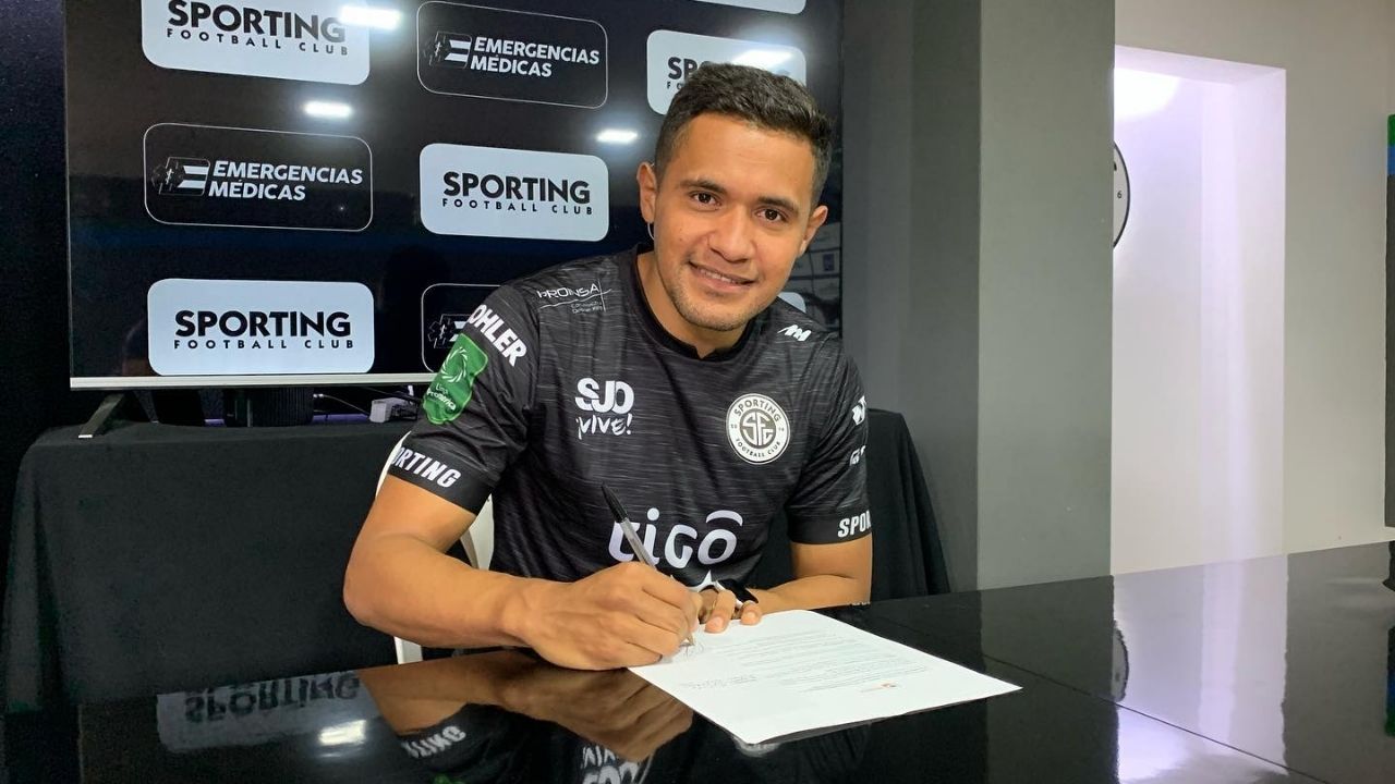 Roger Rojas firma por el Sporting de San José de Costa Rica