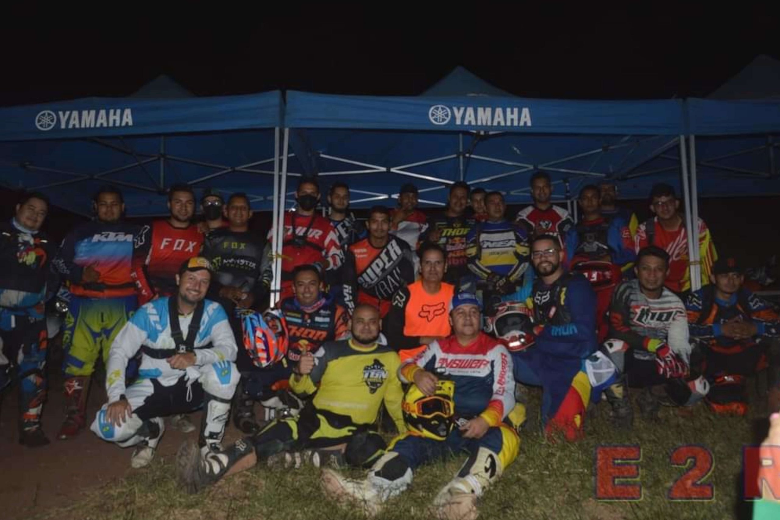 Hondureños participaron en enduro nocturno en parque La Lomita