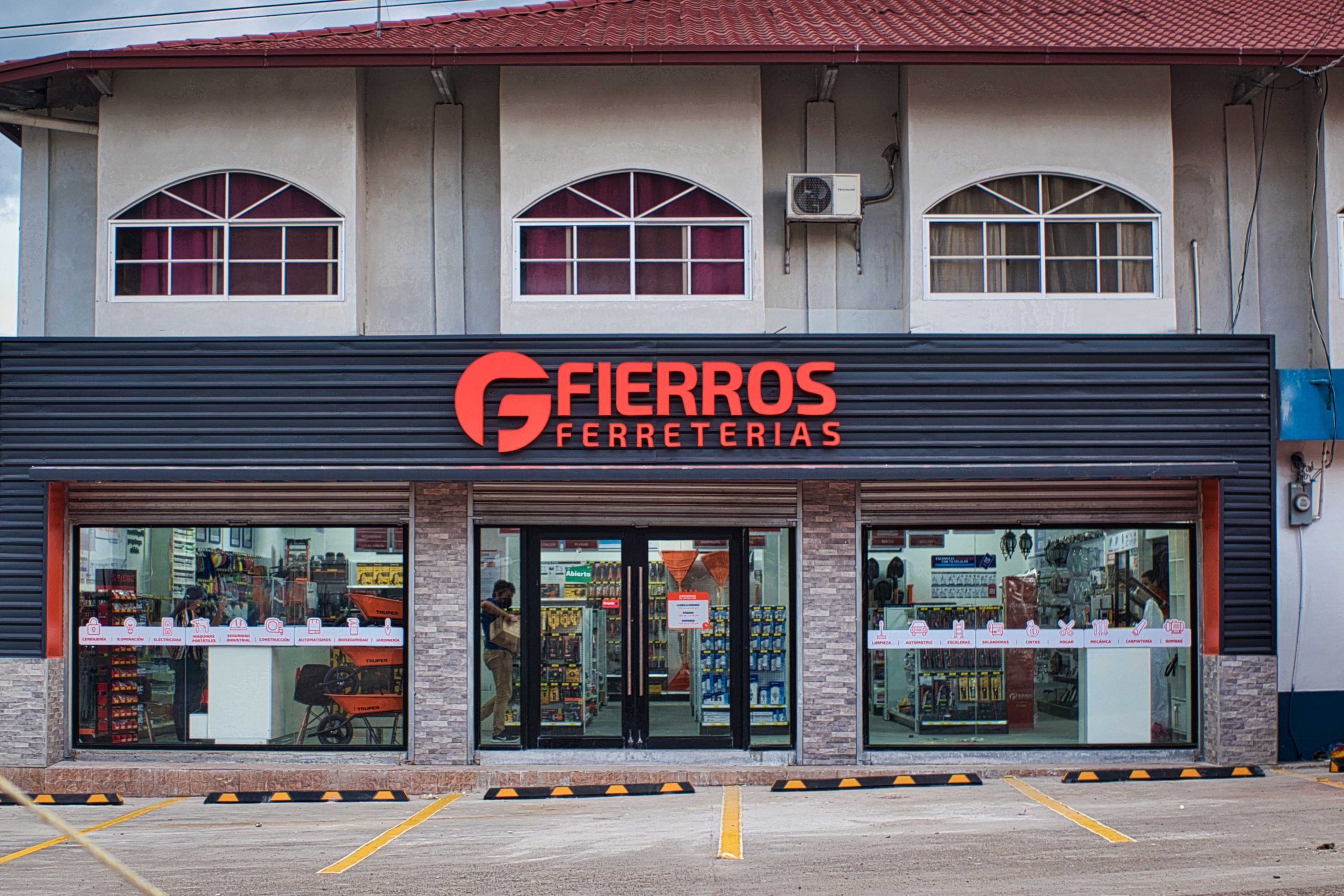 Fierros Ferreterías, la primera franquicia de ferreterías de conveniencia en Honduras