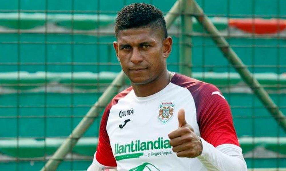 Victoria se reforzaría con el delantero Carlo Costly