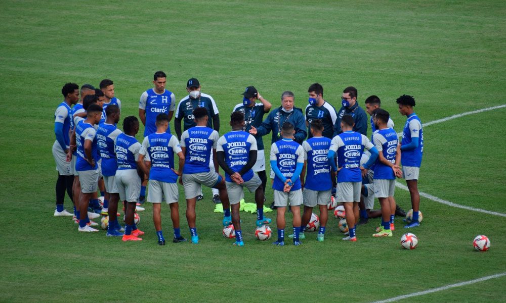 Selección de Honduras prepara juego ante Canadá en el Estadio Olímpico