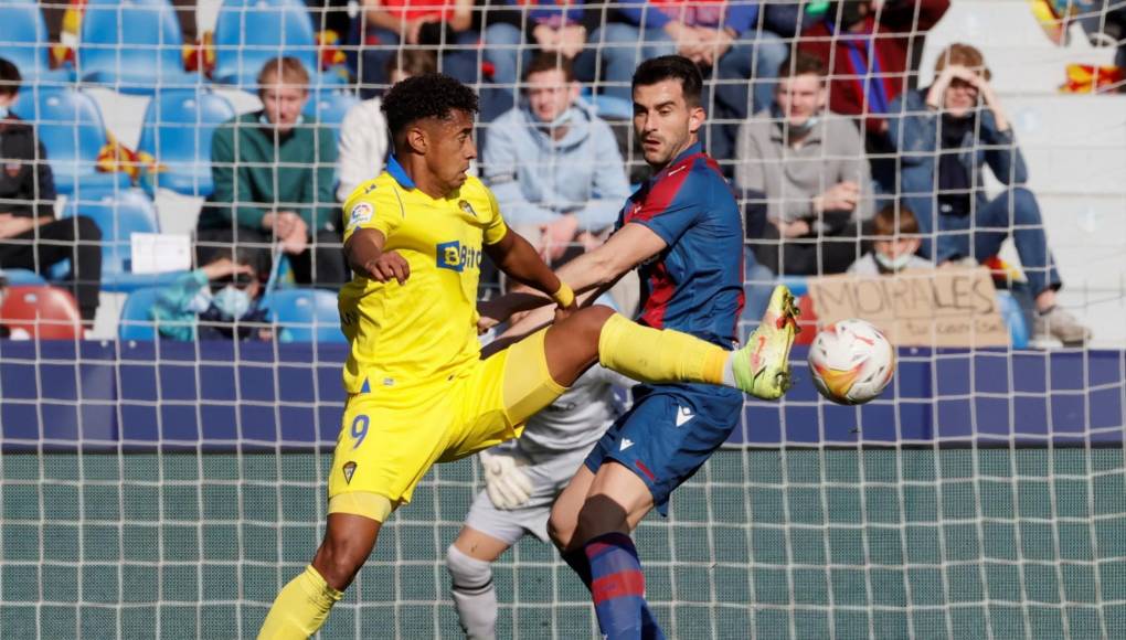 Asistencia del «Choco» Lozano en la victoria del Cádiz frente a Levante