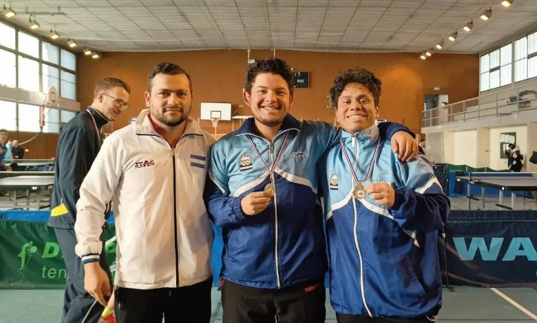 Tenistas hondureños se coronan campeones en torneo individual francés