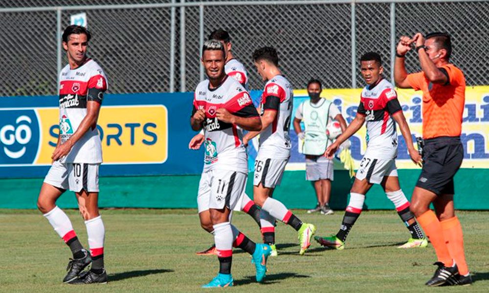 Golazo de Alexander López con el Alajuelense de Costa Rica