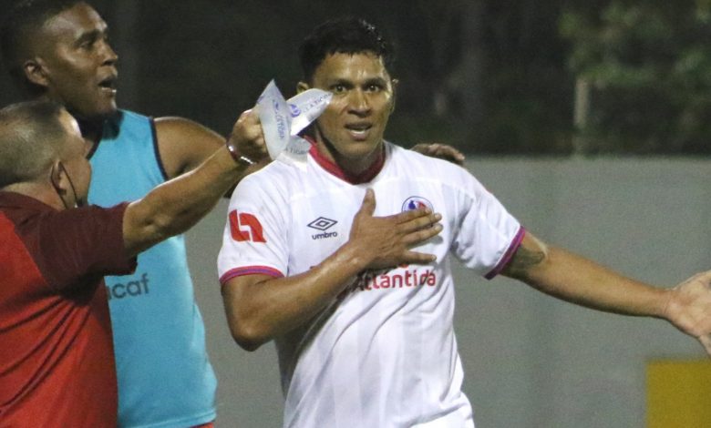 Olimpia rescata el clásico ante Motagua gracias a la figura de Bryan Moya