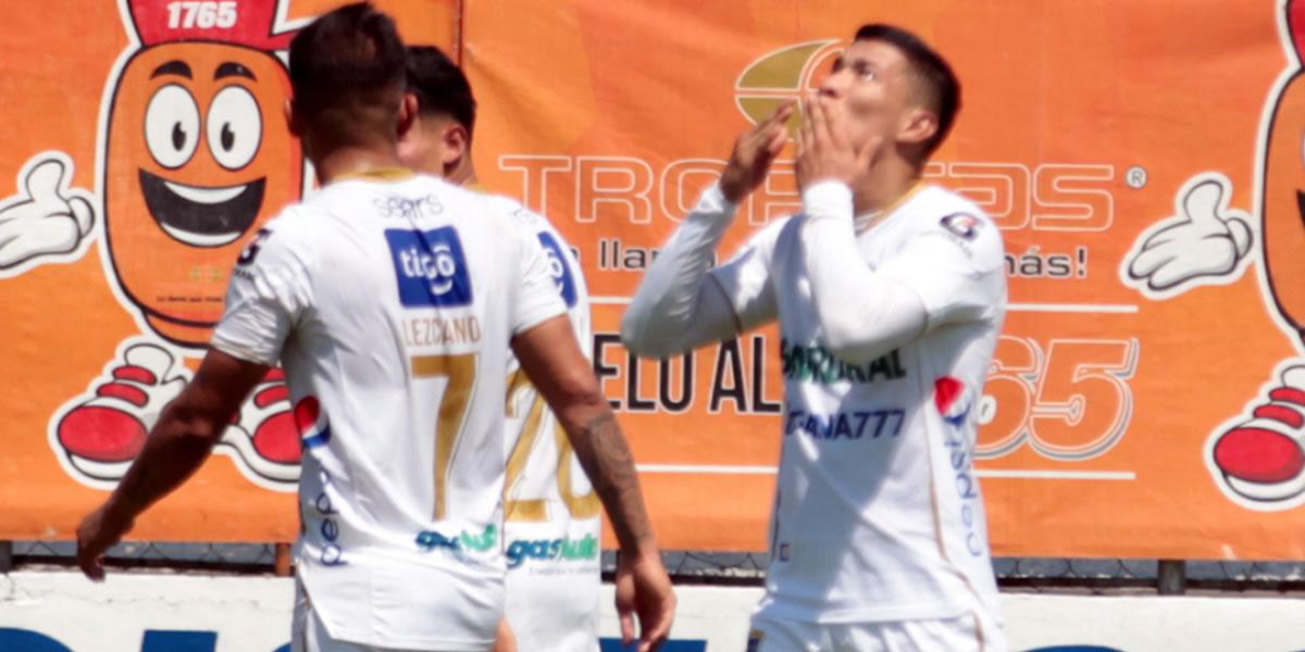 Kevin López convierte su primer gol con el Comunicaciones de Guatemala