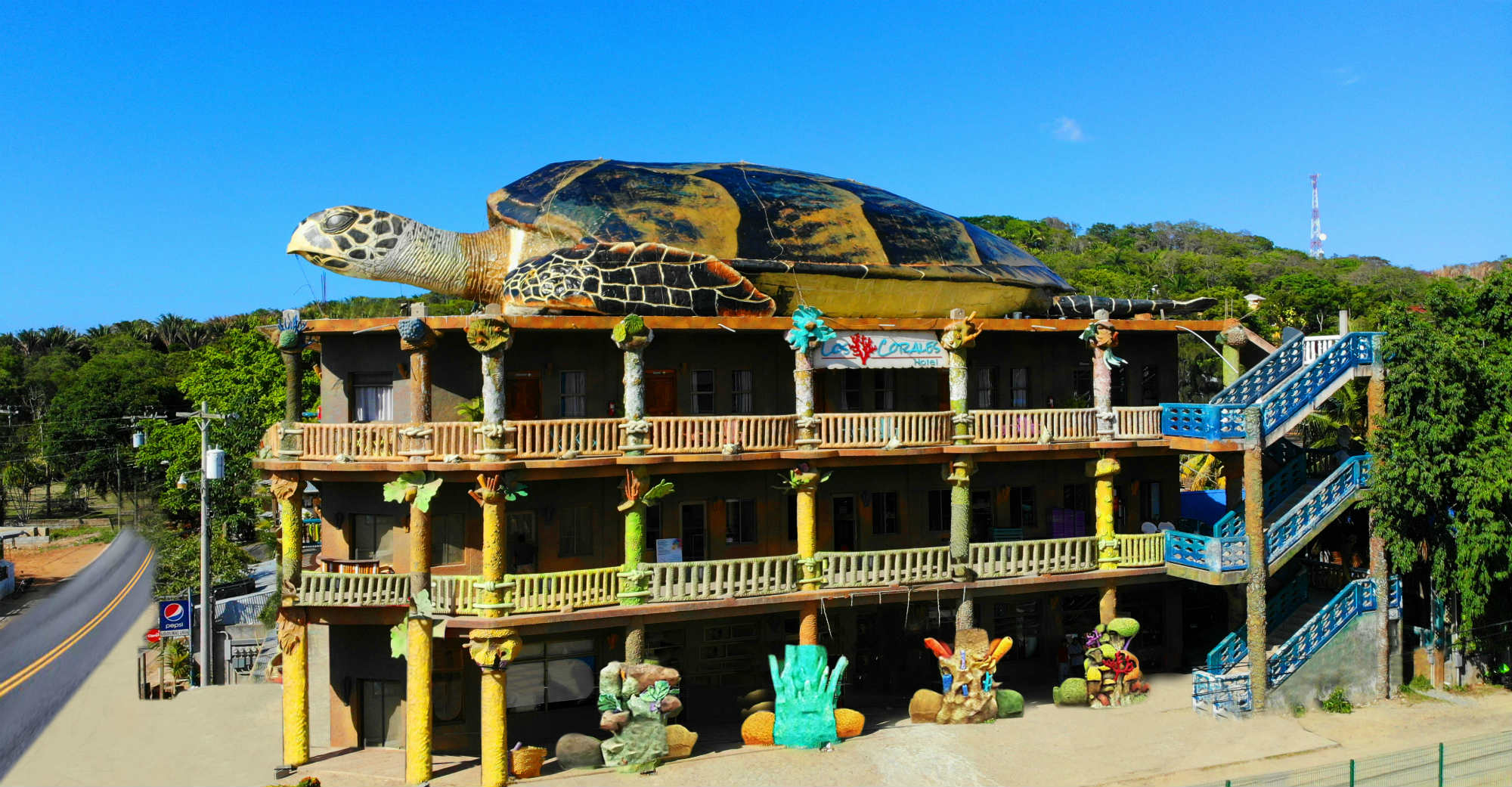 Hotel Los Corales y su icónico edificio