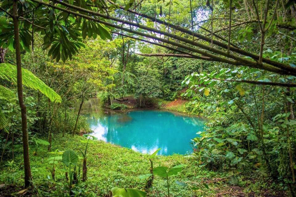 Nacimiento de Pulhapanzak, un destino sorprendente de aguas azul turquesa