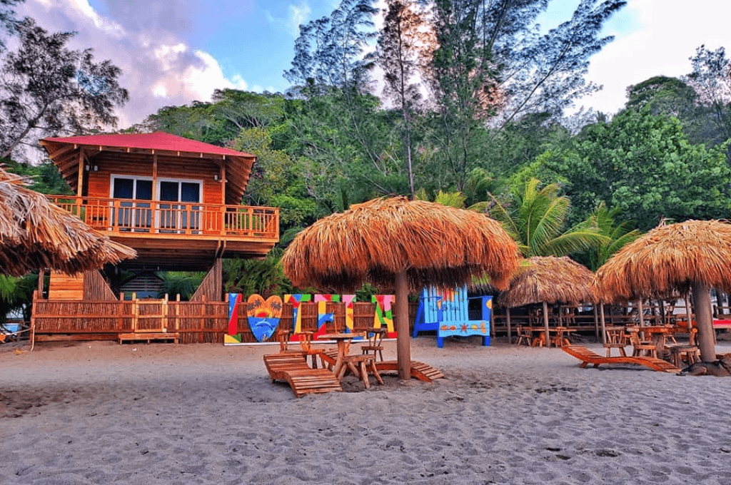 Villa Escondida & Rosa Negra entre la hermosa playa de Tela