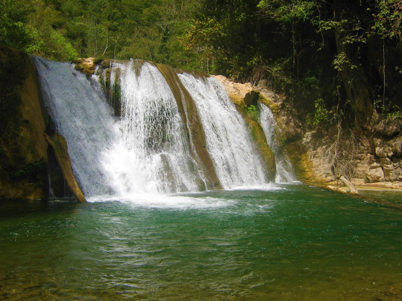 Cascada El Salto o Miraflores en el Departamento de Yoro