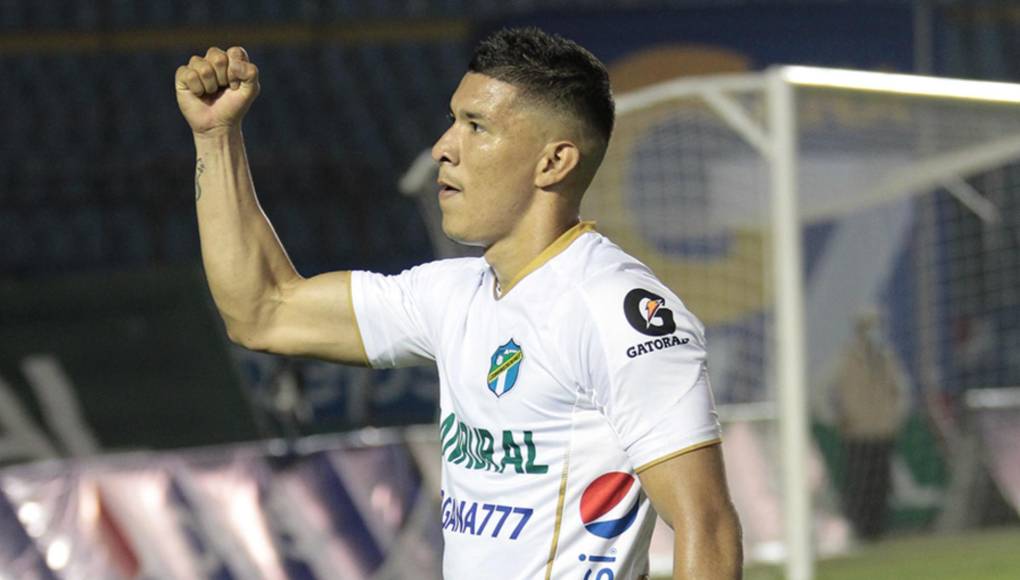 Kevin López convierte su segundo gol con el Comunicaciones