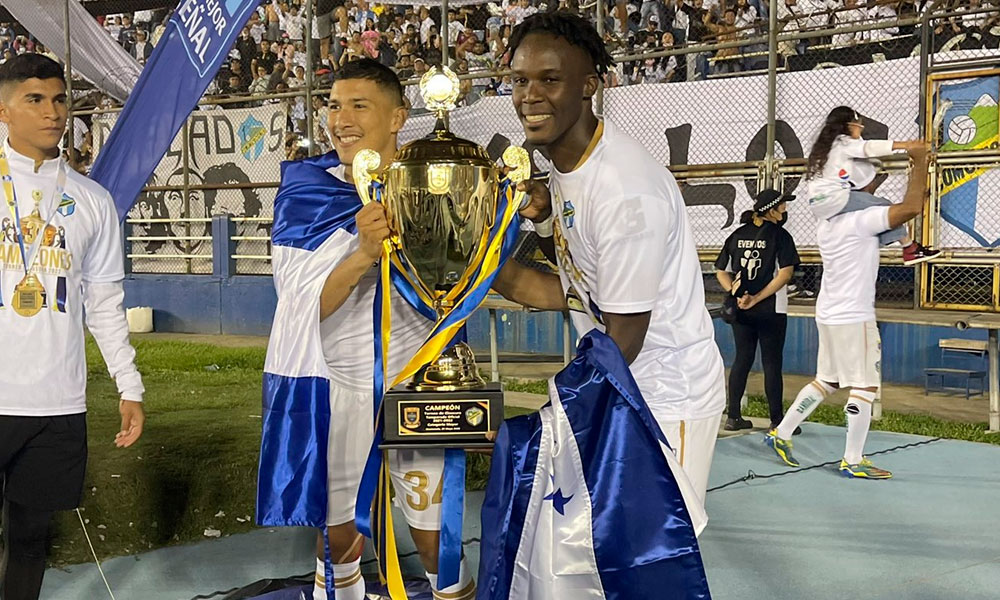 Rubilio Castillo y Kevin López, son campeones con el Comunicaciones