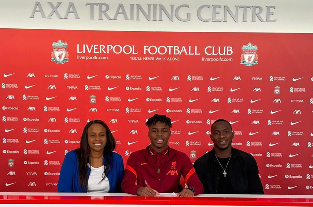 Liverpool renueva por tres años más al hijo de Maynor Figueroa