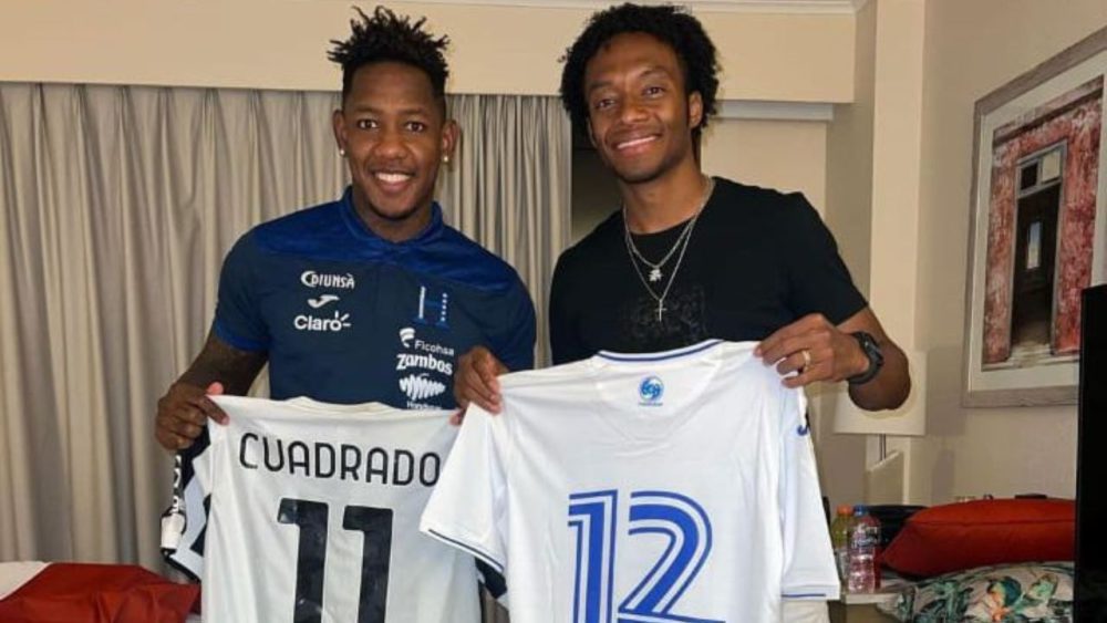 Romell Quioto y Juan Cuadrado intercambian camisetas en Curazao