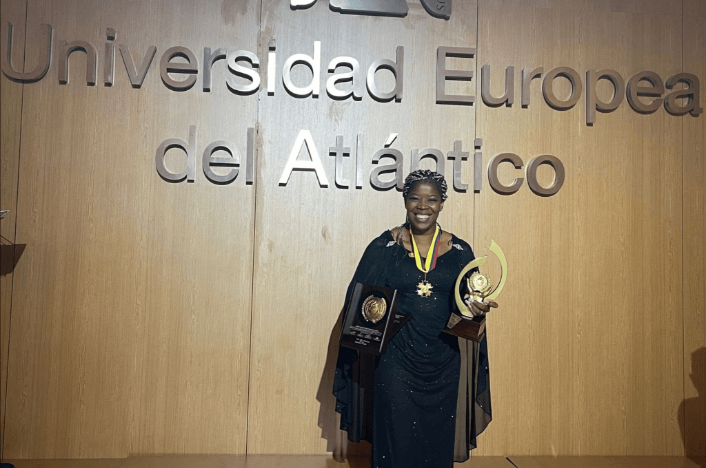 Doctora hondureña Gina Robinson recibe reconocimiento en España