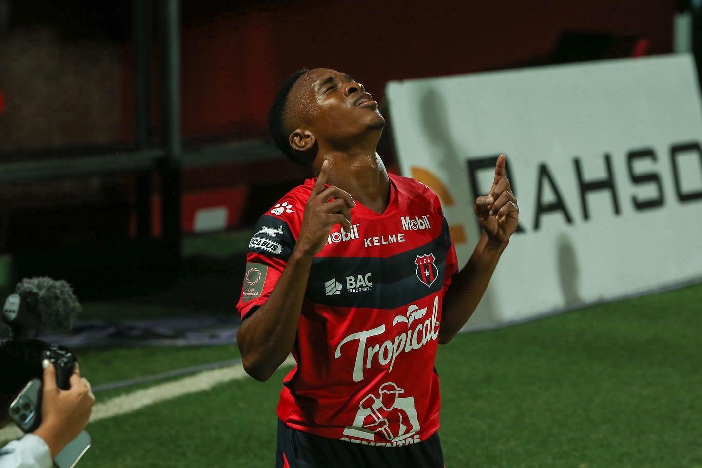 Gol de Bryan Félix salva al Alajuelense en la Liga Concacaf 2022