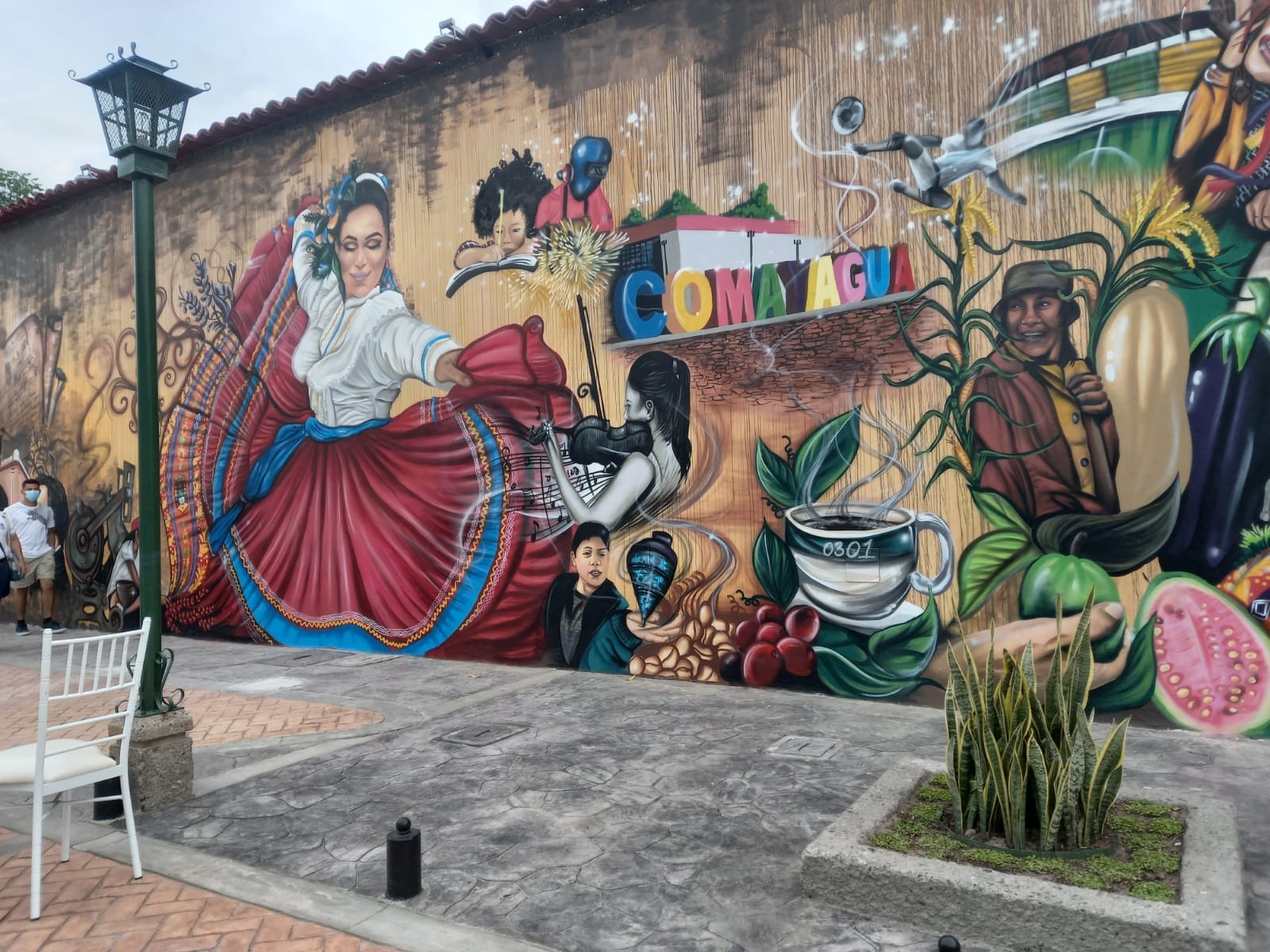Inauguran un mural en Comayagua que destaca la cultura hondureña