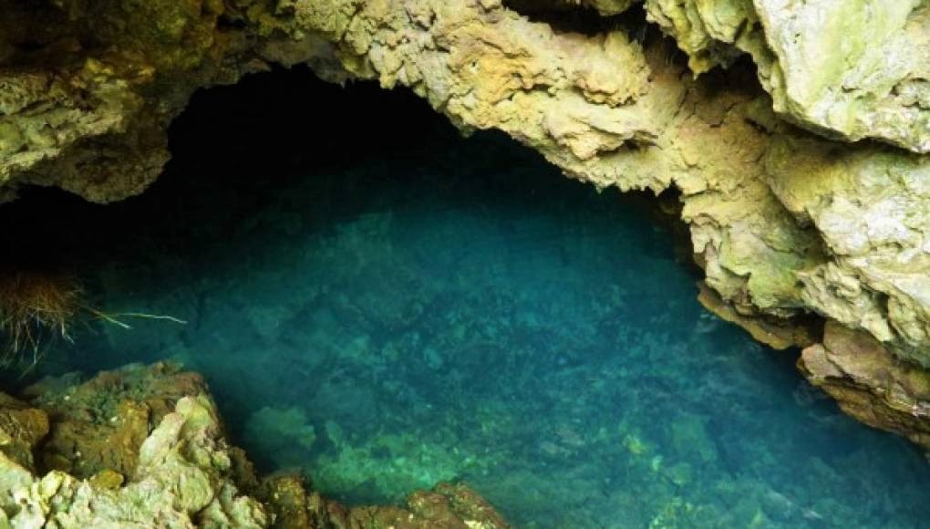 Cueva de agua dulce, un destino mágico en Útila