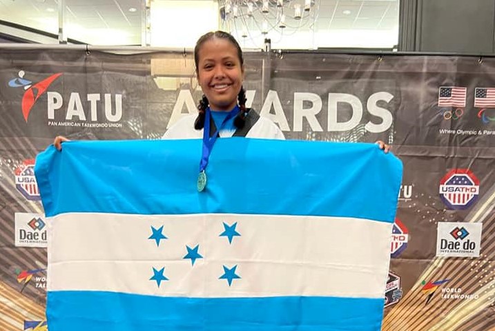 Andrea Carías logra medalla de oro de taekwondo en Estados Unidos