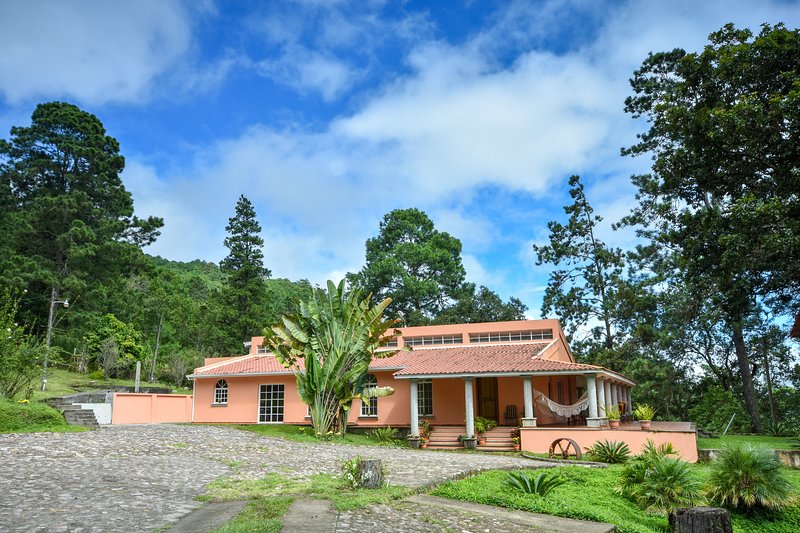 Uyuca Vista Guest House, maravillosa casa de campo muy cerca de Tegucigalpa