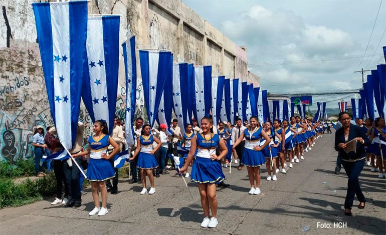 Colegios se preparan para de desfiles  septiembre en San Pedro Sula