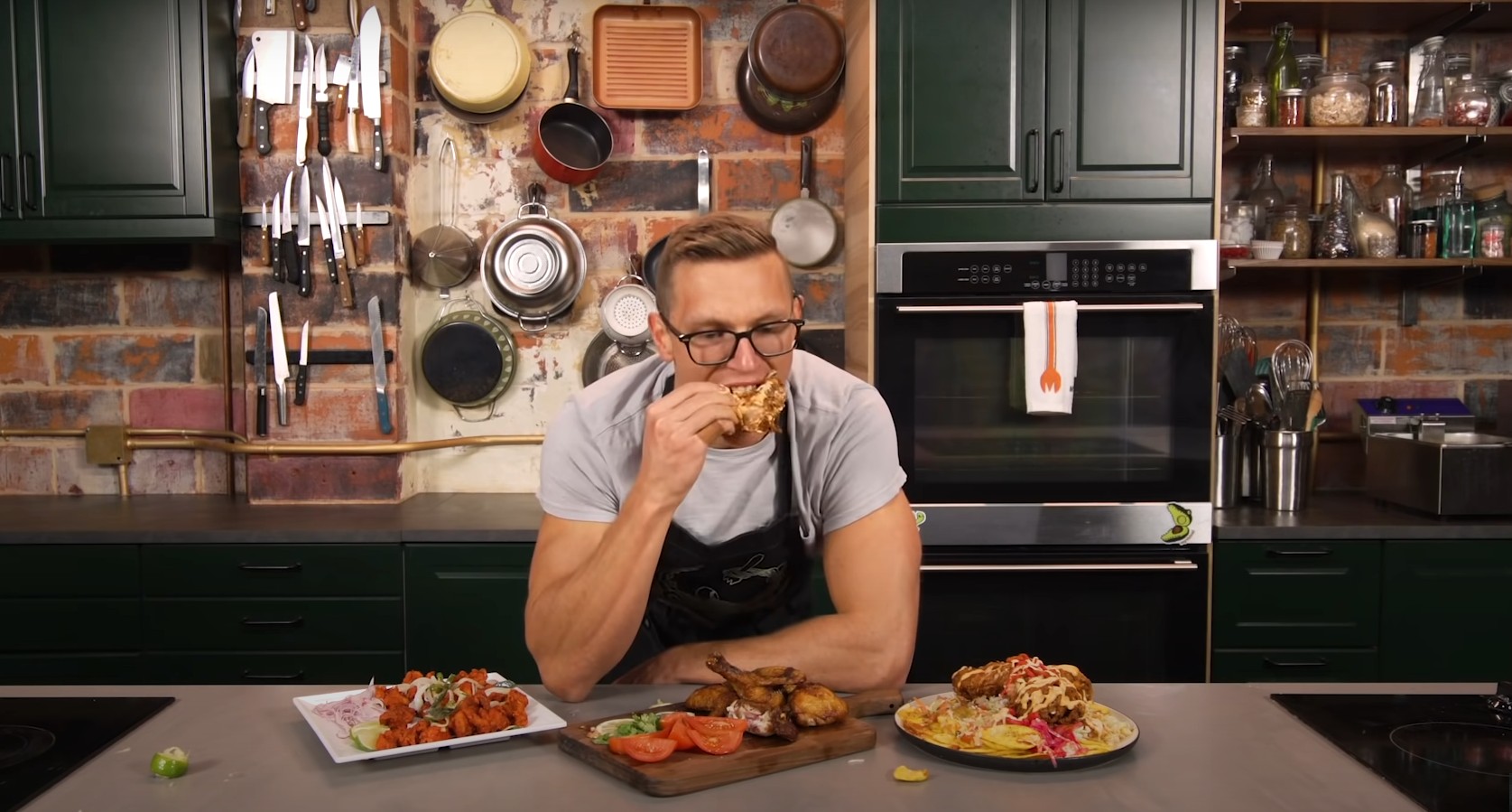 Canal de YouTube Mythical Kitchen destaca el pollo chuco como el mejor