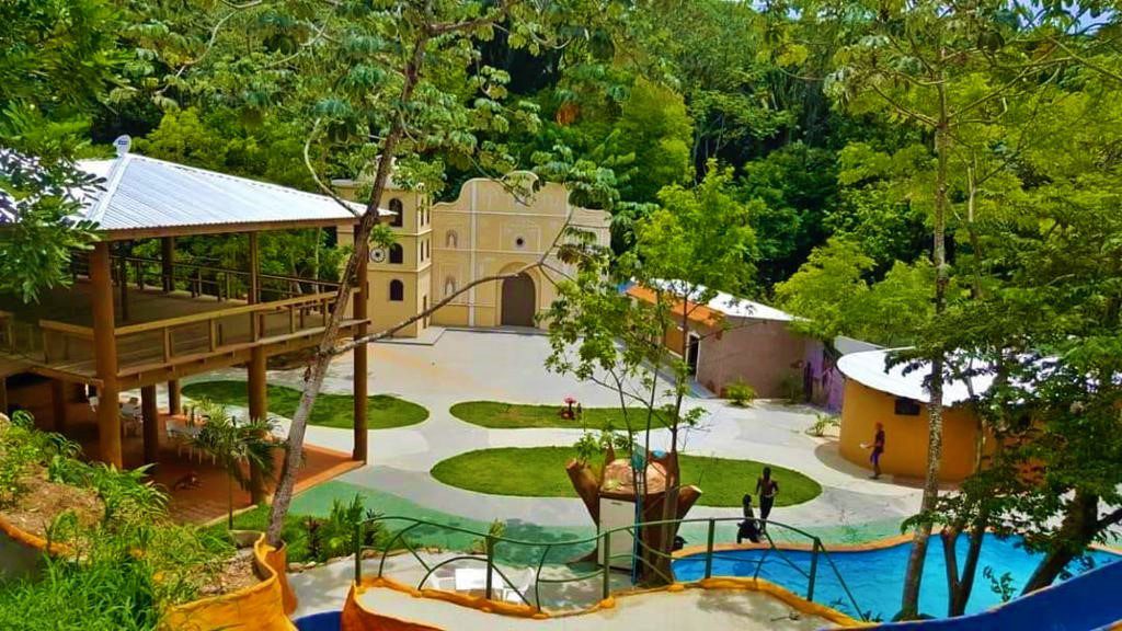 Lenca World Cabins, un destino que exalta la cultura lenca en Roatán