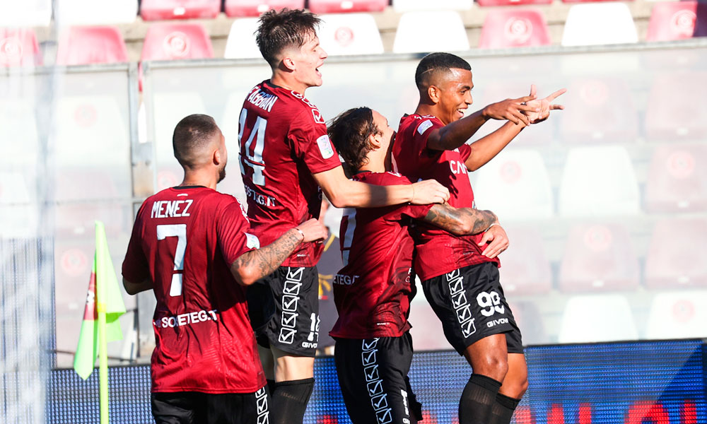 Rigoberto Rivas marca su segundo gol con el Reggina de Italia