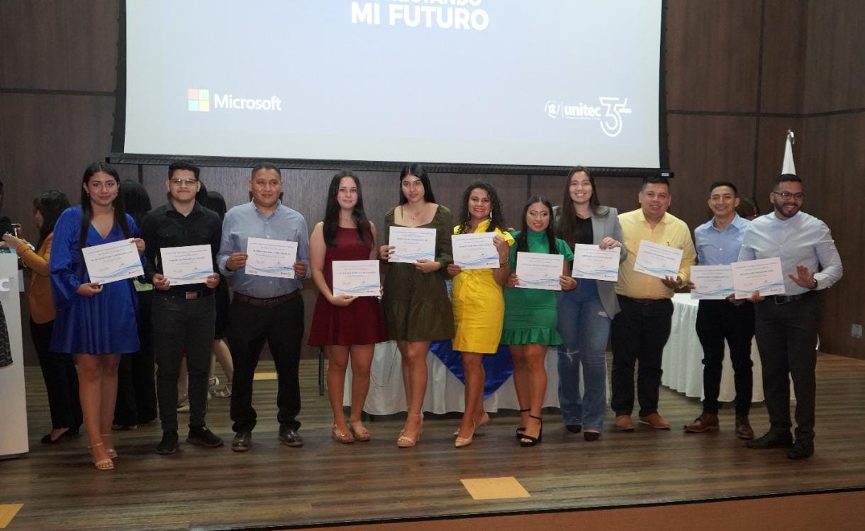 UNITEC y Microsoft gradúan a la segunda generación de «Conectando mi Futuro»