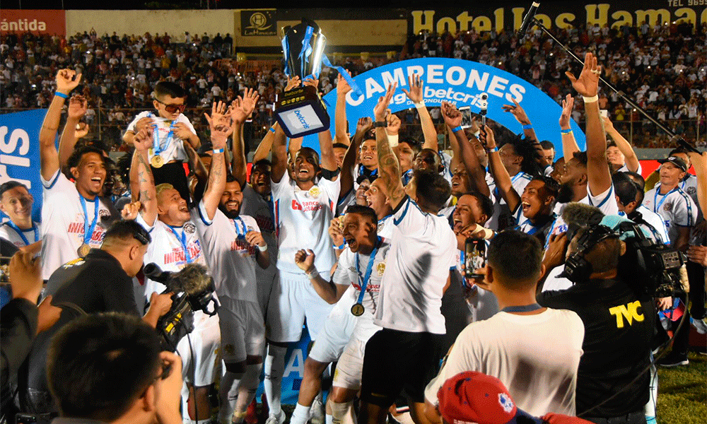 Olimpia se corona campeón al vencer en el clásico a Motagua en La Ceiba