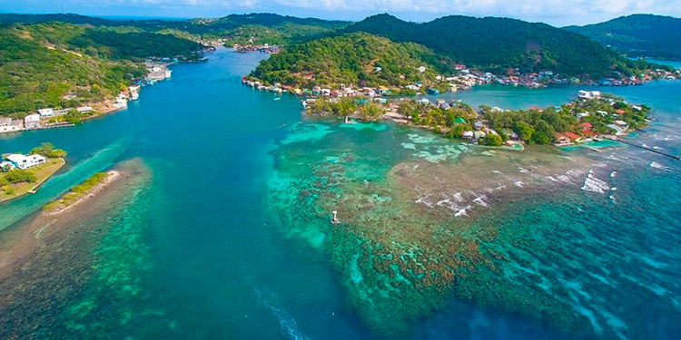 Medio Español Viajestic destaca las Islas de la Bahía