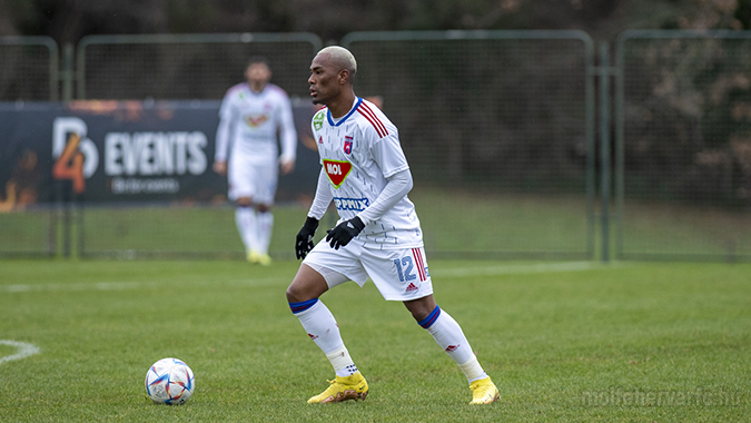 Deiby Flores debuta de titular en amistoso con el Fehérvár FC de Hungría