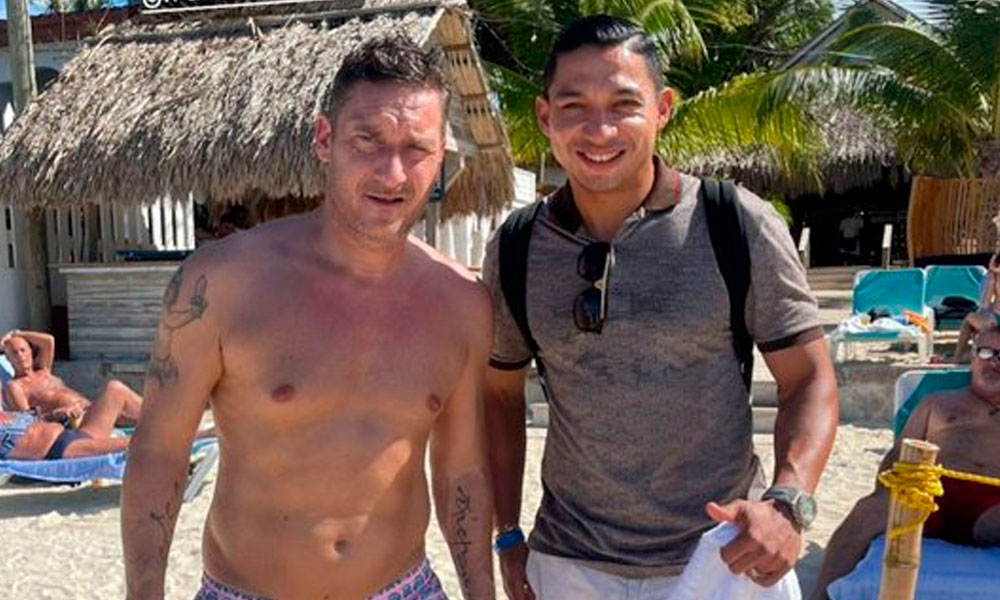 Francesco Totti visita las Islas de la Bahía, Roatán