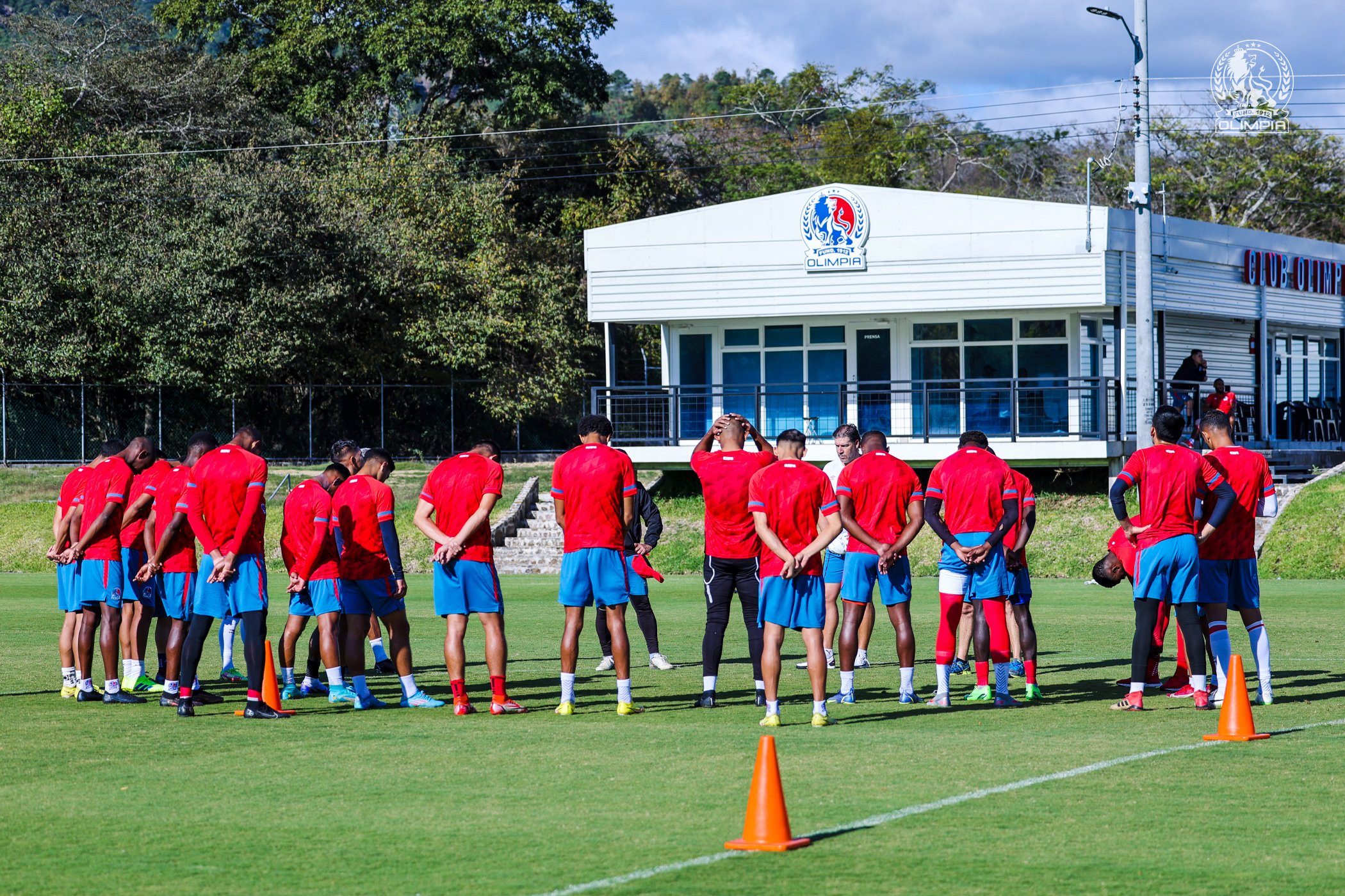 Olimpia firma convenio con el Instituto Johan Cruyff