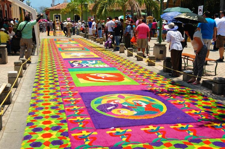 Mesa con platos típicos