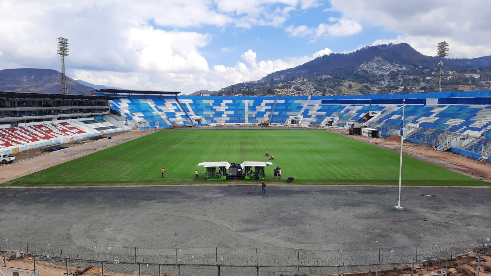 El Estadio Nacional «Chelato Uclés» ya tiene grama híbrida