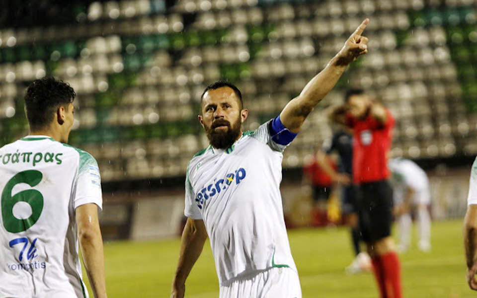 Levadiakos empata con golazo de Alfredo Mejía en los playoffs