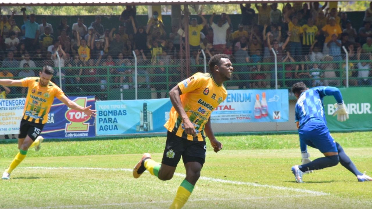 «Muma» Fernández anota su segundo gol con el Guastatoya de Guatemala