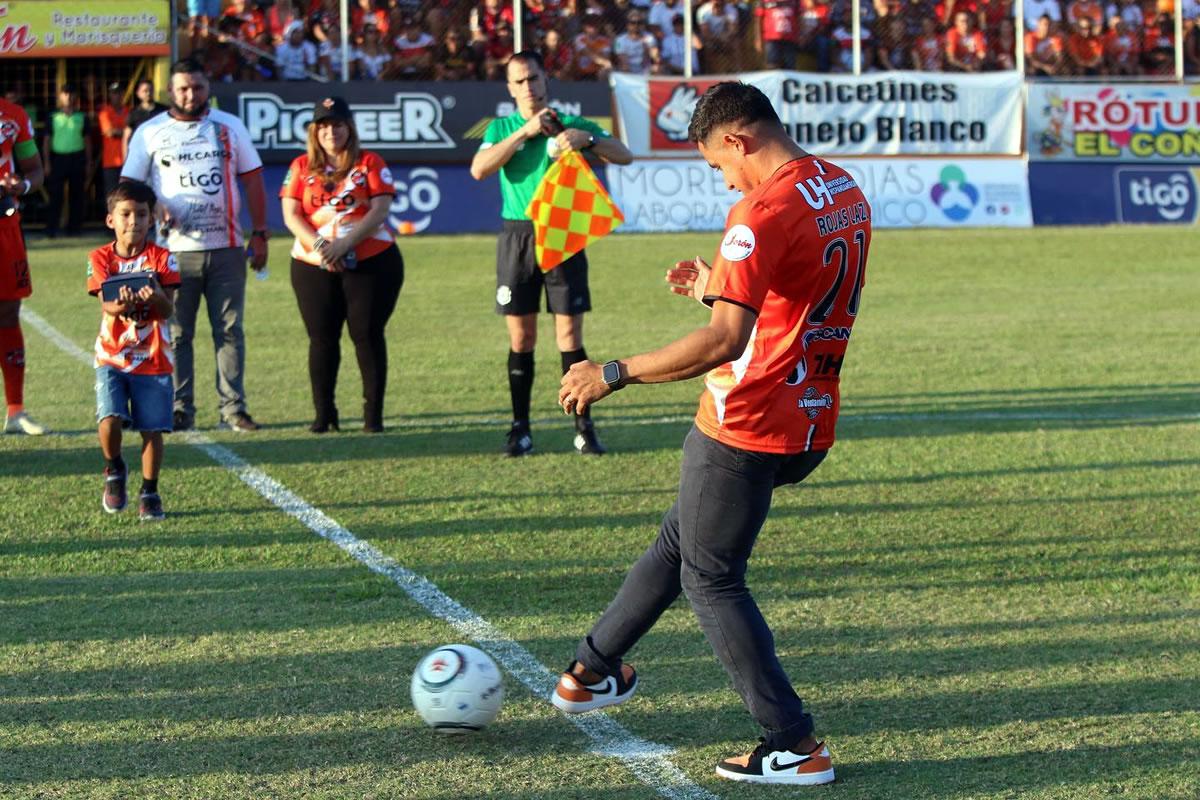 Roger Rojas nombrado asistente técnico del Puntarenas FC de Costa Rica