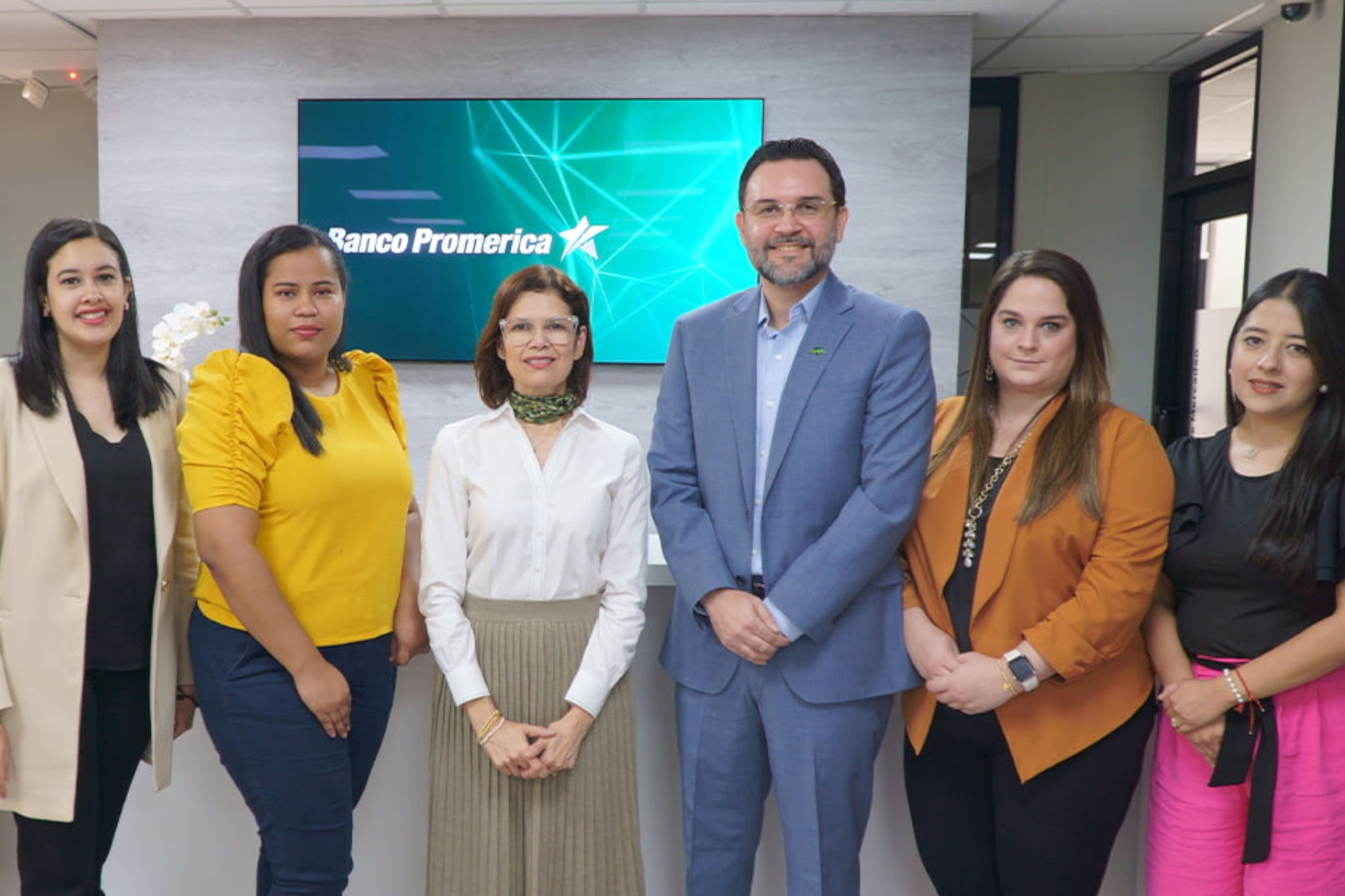 INCAE y Banco Promerica crean alianza para apoyar pymes de mujeres en Honduras