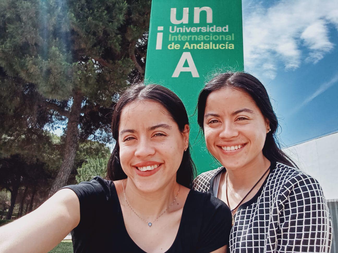 Gemelas hondureñas reciben beca en la Universidad Internacional de Andalucía